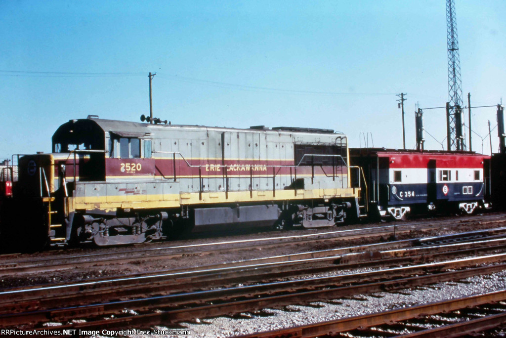 EL 2520 and that caboose.